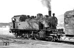 Die 1930 bei Orenstein&Koppel gebaute Lok 211 war im Oktober 1930 bei der Elmshorn-Barmstedt-Oldesloer Eisenbahn (EBOE) als Nr. 10 in Dienst gestellt worden. 1956 wurde sie an die Moselbahn verkauft und dort am 13.03.1957 in Betrieb genommen. Zum Ende der Moselbahn wurde sie nur noch vor Güterzügen eingesetzt, wie hier im Bahnhof Mehring. (23.03.1963) <i>Foto: Helmut Röth</i>