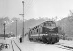 DR 118 400 (Bw Leipzig Hbf Süd) fährt mit E 771 (Leipzig - Cranzahl) aus Wolkenstein. Der Zug hielt nicht in Wolkenstein, dafür im nächst gelegenen Thermalbad Wiesenbad, wo es ein Sanatorium vorrangig für die Wismut-Kumpel gab. (04.01.1980) <i>Foto: Joachim Schmidt</i>