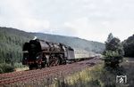 01 0529 rollt vor D 1100 (Leipzig - Frankfurt/M) bei Hönebach dem damaligen Grenzbahnhof Bebra entgegen.  (11.09.1971) <i>Foto: Peter Schiffer</i>