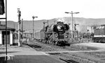 01 0505 fährt mit P 3025 aus Leipzig in Saalfeld ein. (04.1977) <i>Foto: Burkhard Wollny</i>