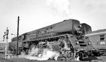 01 0505 setzt in Saalfeld vom P 3025 ab. (04.1977) <i>Foto: Burkhard Wollny</i>