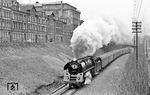 01 0513 dampft mit E 802 nach Leipzig durch Pößneck. (04.1977) <i>Foto: Burkhard Wollny</i>