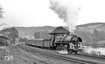 01 0513 mit dem P 4005 nach Saalfeld in Uhlstädt. (04.1977) <i>Foto: Burkhard Wollny</i>