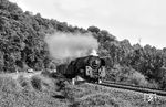 01 0513 legt sich mit P 3003 nach Saalfeld bei Orlamünde in die Kurve. (05.09.1976) <i>Foto: Joachim Schmidt</i>