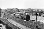 Die schon längere Zeit abgestellte 01 2137 wurde Anfang Juni 1979 in Halberstadt wieder reaktiviert. Für die Probefahrt wurde ein gemischter Güterzug aus Magdeburg gewählt, der hier in seinem Zielort Halberstadt eintrifft. (09.06.1979) <i>Foto: Joachim Schmidt</i>