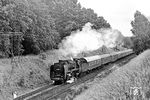 Am nächsten Morgen kehrte 01 2065 mit dem E 315 "Gedania" aus Stettin zurück und wurde bei Greiffenberg, kurz vor Angermünde erwartet.  (10.06.1979) <i>Foto: Joachim Schmidt</i>