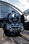 Die wie eine Speckschwarte glänzende 01 2207 vor D 673 nach Dresden in Berlin Ostbahnhof. (15.08.1976) <i>Foto: Dr. Uwe Knoblauch</i>