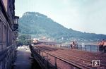 DR 118 043 (Bw Dresden) mit einem internationalen Schlafwagenzug in Königstein/Elbe. Möglicherweise handelt es sich um den Reisebüro-Sonderzug "TOUREX", der 1956 wurde vom Reisebüro der DDR als Liegewagenzug zwischen Dresden und Varna an der bulgarischen Schwarzmeerküste eingeführt worden war. (08.1971) <i>Foto: Joachim Claus</i>