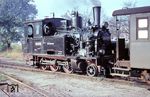 99 5633 (Jung, Baujahr 1917) auf der Spreewaldbahn in Cottbus Spreewaldbahnhof. Auf der Strecke Lübben – Straupitz wurde der Güterverkehr am 26. Mai 1967 und der Personenverkehr am 24. September 1967 eingestellt. Der letzte Reisezug zwischen Cottbus und Goyatz verkehrte in der Nacht vom 3. auf den 4. Januar 1970. Mit Ausnahme des Abschnittes Cottbus Spreewaldbahnhof – Cottbus Flughafen wurden alle Strecken der Spreewaldbahn bis zum Sommer 1970 abgebaut. 99 5633 wurde 1971 ausgemustert und befindet sich heute als Lok "SPREEWALD" beim Deutschen Eisenbahn-Verein in Bruchhausen-Vilsen. (10.1969) <i>Foto: Joachim Claus</i>