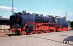 01 005 präsentiert sich erstmals anlässlich einer Fahrzeugausstellung des DVM im Bahnhof Radebeul Ost. Zuvor war sie im Raw Meiningen als Exponat äußerlich aufgearbeitet worden. Die Lok wurde am 28. Januar 1969 beim Bw Magdeburg nach einer Gesamtlaufleistung von 3.835.670 km abgestellt und als Museumslok für das Verkehrsmuseum Dresden reserviert. Seit Dezember 1974 zählt sie zum Bestand des VM Dresden und wird heute vom Traditions-Bw Staßfurt als Dauerleihgabe betreut.  (13.09.1977) <i>Foto: Joachim Claus</i>