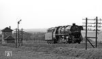 44 0056 kehrt an der Blockstelle Steinberg bei Riestedt nach getaner Arbeit als Schiebelok nach Sangerhausen zurück. (14.05.1977) <i>Foto: Burkhard Wollny</i>