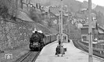 Da die Straße von Oberlauscha nach Lauscha deutlich kürzer und schneller war, konnte 95 0005 bei der Einfahrt in den Bahnhof Lauscha erneut erwischt werden. (05.1977) <i>Foto: Burkhard Wollny</i>