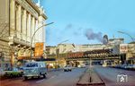 Eine Wittenberger 01.5 (wahrscheinlich 01 0504) überquert mit D 336 nach Hamburg die Kantstraße in der Ausfahrt vom Bahnhof Berlin Zoologischer Garten. Links das "Theater des Westens", in dem gerade Marika Rökk in der Operette "Die Csardas-Fürstin" spielt. Das "Theater des Westens" ist eine der bekanntesten Musical- und Operettenbühnen Berlins und wurde 1895/1896 im Stil des wilhelminischen Historismus erbaut. (03.1975) <i>Foto: Karsten Risch</i>