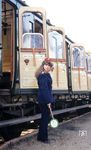 Zugaufsicht an einem Museumszug der Deutschen Reichsbahn. (1991) <i>Foto: Wolfgang Löckel</i>