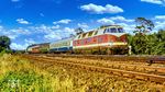 118 321 (Bw Berlin Ostbf) mit D 342 nach Hannover auf der Wannseegeraden am Hüttenweg in Berlin-Grunewald. Als Ersatz für den planmäßigen Halbspeisewagen ARümh 217 ist hier ein aus Dortmund oder Hamburg geliehener Touristik-Speisewagen WRtüm 134 eingereiht. Die beiden Büm an Spitze und Schluss sind in der ersten Ausführung des neuen Farbkonzepts noch mit schwarzem Langträger lackiert. (1975) <i>Foto: Karsten Risch</i>