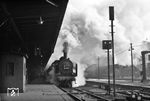 38 3698 (Bw Zittau) verlässt mit einem Personenzug den Dresdener Hauptbahnhof.  (1960) <i>Foto: Karl-Ernst Maedel</i>