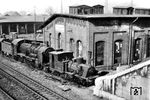 Zwei weitere alte Preußen standen am Bw Halle P abgestellt. Vorne die 1905 bei Orenstein & Koppel gebaute 89 7493, dahinter eine unbekannte P 8. (1947) <i>Foto: Karl-Ernst Maedel</i>