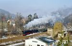44 1486 mit P 9013 nach Meiningen am Bk. Lohmühle in Arnstadt. (21.02.1991) <i>Foto: Henry Riedel, Slg. H.J. Müller</i>