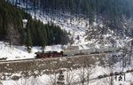 52 6666 rollt mit P 9014 aus Meiningen im Tal der Wilden Gera dem nächsten Halt in Gräfenroda entgegen. (21.02.1991) <i>Foto: Hans-Jürgen Müller</i>