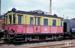 Beim Bau der Bleilochtalsperre ab 1927 wurde für den Materialtransport eine Anschlussbahn benötigt. Die Anliegergemeinden nutzten diese Gelegenheit, den lange geplanten Bahnanschluss zu realisieren. 1926 wurde der Bau einer Kleinbahn von Schleiz nach Saalburg beschlossen. Die hierzu gegründete Schleizer Kleinbahn AG ließ eine öffentliche Eisenbahn bauen, die mit Gleichstrom von 1200 Volt Spannung und Oberleitung elektrifiziert wurde. Der Gesamtverkehr wurde am 28. Juni 1930 eröffnet. Am 1. April 1949 wurde die Schleizer Kleinbahn der DR unterstellt. Zum 1. Juni 1969 wurde der elektrische Betrieb eingestellt. Der Waggonbau Weimar lieferte 1930 zwei Gepäcktriebwagen an die Schleizer Kleinbahn. Die Triebwagen waren mit jeweils zwei Führerständen und Tatzlager-Antrieb ausgestattet. Der GT 1 (Foto) war etwas länger als der GT 2; er hatte neben dem Gepäckraum auch noch ein mit 16 Holzlattensitzen ausgestattetes Abteil zur Personenbeförderung. Nach der Betriebsübernahme durch die DR wurden die Fahrzeuge umgezeichnet, der Triebwagen GT 1 wurde zum ET 188 521. Nach der Einstellung des elektrischen Betriebes gelangte der Gepäcktriebwagen GT 1 zum Verkehrsmuseum Dresden.  (03.1975) <i>Foto: Joachim Claus</i>