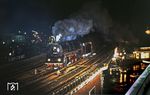 Nur freitags verkehrte die Rückleistung des Autoreisezuges D 1101 nach München Ost, der im Sommerfahrplan 1976 mit einer Saalfelder 01.5 bespannt war. Hier verlässt der Zug mit 01 0525 den Bahnhof Berlin Zoo (planmäßige Abfahrt um 20.53 Uhr), für die damalige analoge Fotozeit eine Herausforderung.  (09.1976) <i>Foto: Karsten Risch</i>