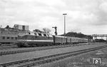 V 180 101 mit dem an diesem Tag überlangen D 145 nach Dresden in Hof Hbf. (29.05.1969) <i>Foto: Helmut Röth</i>
