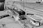 01 2118 fährt auf die Drehscheibe im Bw Dresden-Altstadt. (1978) <i>Foto: Karsten Risch</i>