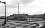 Heimlicher Schnappschuss aus den Zugfenster. Im Güterbahnhof Aschersleben hat die Güstener 44 784 einen Zug in Richtung Heimat bespannt. Das Bw Güsten war die bedeutendste Heimat-Dienststelle für die Baureihe 44 in der Rbd Magdeburg. 44 784 (Fives-Lille, Baujahr 1942) war ab 20.10.1955 in Güsten stationiert und wurde dort am 01.07.69 z-gestellt. Die HvM genehmigte am 20. September 1971 die Ausmusterung der inzwischen als 44 2784-5 im Bestand geführten Z-Lok.  (10.08.1966) <i>Foto: Klaus D. Holzborn</i>
