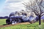 01 2165 mit D 924 (Dresden - Berlin) am Ende der Steigung aus dem Elbtal bei Gröbern. (05.1976) <i>Foto: Karsten Risch</i>