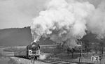 01 0522 mit E 802 nach Leipzig auf der Steigung nach Unterwellenborn. (04.1977) <i>Foto: Burkhard Wollny</i>