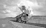 01 0522 mit E 802 nach Leipzig auf der Steigung nach Unterwellenborn. (04.1977) <i>Foto: Burkhard Wollny</i>