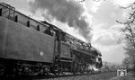 01 0522 an einem kühlen Aprilmorgen mit dem E 802 (Sonneberg - Leipzig) kurz vor Unterwellenborn. (04.1977) <i>Foto: Burkhard Wollny</i>