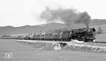 44 0104 mit Ng 66422 nach Gera auf der Steigung nach Unterwellenborn. (04.1977) <i>Foto: Burkhard Wollny</i>