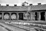 Zu Ostern 1960 ist 01 163 aus Erfurt Gast im Bw Bebra und trifft dort auf die Dreizylinder-Variante der DB mit 01 1093 und 01 1094. 1964 wurde 01 163 in 01 526 umgebaut.  (04.1960) <i>Foto: Norbert Steinweis</i>
