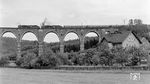 01 2204 und 01 2118 mit einem DMV-Sonderzug auf dem Hetzdorfer Viadukt. Mit einer Höhe von 43 m war sie die höchste eingeschossige Brücke der Deutschen Reichsbahn. 1992 wurde die Bahnstrecke über die Brücke verlegt und im Bereich des Viadukts stillgelegt, der denkmalgeschützte Viadukt ist heute Teil eines Wanderweges.  (11.06.1978) <i>Foto: Karsten Risch</i>
