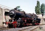 52 2195 ging im März 1943 von Henschel (Kassel) fabrikneu an die RBD Posen. Auch sie wurde nach dem Krieg als Kolonnenlok von Frankfurt/Oder bzw. Berlin-Karlshorst aus eingesetzt. Zuletzt beim Bw Frankfurt/Oder Vbf stationiert (Foto), befindet sie sich heute beim Bayerischen Eisenbahnmuseum in Nördlingen. (22.07.1982) <i>Foto: Hans-Jürgen Trunk</i>
