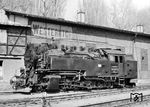 99 7237, eine LKM-Neubaulok aus dem Jahr 1955, in ihrer Heimat-Dienststelle Wernigerode Westerntor. Die Lok war erst Ende 1973 von der Schmalspurbahn Eisfeld - Schönbrunn in den Harz gekommen. (12.04.1991) <i>Foto: Hans-Jürgen Trunk</i>