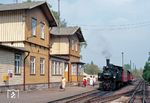 Ankunft des P 14465 mit 99 5904 im Endbahnhof Hasselfelde. (16.05.1988) <i>Foto: Wolfgang Bügel</i>