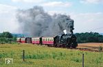 Hinter Gernrode kommt 99 6001 mit P 14457 nach Harzgerode angefahren. Die Lok ist das einzige gebaute Exemplar einer projektierten Serie vereinheitlichter Heißdampf-Lokomotiven, die gemeinsam von der Nordhausen-Wernigeroder Eisenbahn-Gesellschaft (NWE), der Gernrode-Harzgeroder Eisenbahn-Gesellschaft und der Südharz-Eisenbahn-Gesellschaft bei Krupp in Essen in Auftrag gegeben wurde. Die neuen Loks sollten die älteren, weniger wirtschaftlicher Nassdampfloks ersetzen. Durch die Vereinheitlichung sollten möglichst viele Teile im Interesse kostengünstiger Produktion, vereinfachter Ersatzteilvorhaltung und erleichterter Erhaltung und Unterhaltung der Lokomotiven verwendbar sein. Da aber der Entwicklungsauftrag nicht durch die Deutsche Reichsbahn erfolgte und teilweise abweichende Baugrundsätze angewandt wurden, wurden diese nicht als Einheitsloks im herkömmlichen Sinne betrachtet. Durch den Ausbruch des Zweiten Weltkrieges wurde auch nur der erhaltene Prototyp 1939 durch Krupp gebaut, die Aufträge für weitere Maschinen wurden storniert.  (28.07.1988) <i>Foto: Wolfgang Bügel</i>