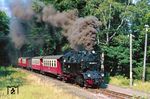 99 6001 fährt mit P 14457 in den Haltepunkt Sternhaus-Haferfeld ein. Der Ort selbst liegt als Straßendorf rund einen Kilometer vom Haltepunkt entfernt. (28.07.1988) <i>Foto: Wolfgang Bügel</i>