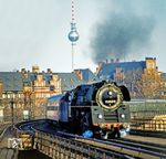 01 0532 mit D 336 nach Hamburg am Lehrter Bahnhof in Berlin. (1976) <i>Foto: Karsten Risch</i>