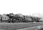 22 066 und 22 010 bringen den D 145 in Hof Hbf in Fahrt. (07.09.1964) <i>Foto: Jörg Schulze</i>