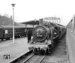 Blick aus dem Zug auf 38 1286 in ihrem Heimatbahnhof Riesa. (10.09.1964) <i>Foto: Jörg Schulze</i>