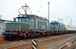 254 040 (ex E 94 040) und 254 106 (ex E 94 106) vor einem Güterzug im Bahnhof Engelsdorf. (04.03.1989) <i>Foto: Andreas Höfig</i>