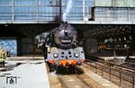 03 0075 fährt mit dem D 270 "Meridian" aus Berlin Ostbahnhof. Der "Meridian" wurde, wie im internationalen Bahnverkehr lange Jahre üblich, aus Wagen der beteiligten Bahngesellschaften gebildet. Wagen stellten vor allem die Deutsche Reichsbahn (DR), die Ungarische Staatsbahn (MÁV) sowie die Jugoslawischen Staatsbahn (JŽ). (07.1979) <i>Foto: Dr. Uwe Knoblauch</i>