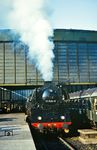 Man musste früh aufstehen, um die Stralsunder 03.10 in Westberlin zu erwischen: Der Ex 1316 "Berlinaren" mit den Kurswagen nach Malmö verließ den Bahnhof Zoo bereits um 6.23 Uhr. (07.1976) <i>Foto: Dr. Uwe Knoblauch</i>