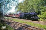 41 1289 mit einem Güterzug aus Oebisfelde bei Bülstringen kurz vor Haldensleben. Vorne verläuft das Gleis nach Weferlingen. (06.1979) <i>Foto: Dr. Uwe Knoblauch</i>