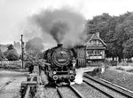 Auf dem Weg nach Sangerhausen dampft 44 0101 (ex 44 1101) durch den Bahnhof Sandersleben.  (10.06.1978) <i>Foto: Joachim Schmidt</i>