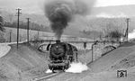 Der Umleitergüterzug mit 44 0221 bei Quittelsdorf. (04.1977) <i>Foto: Burkhard Wollny</i>