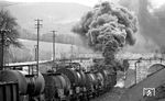 Die ölgefeuerte Schiebelok 44 0104 am Umleiterzug mit 44 0221 bei Quittelsdorf. (04.1977) <i>Foto: Burkhard Wollny</i>